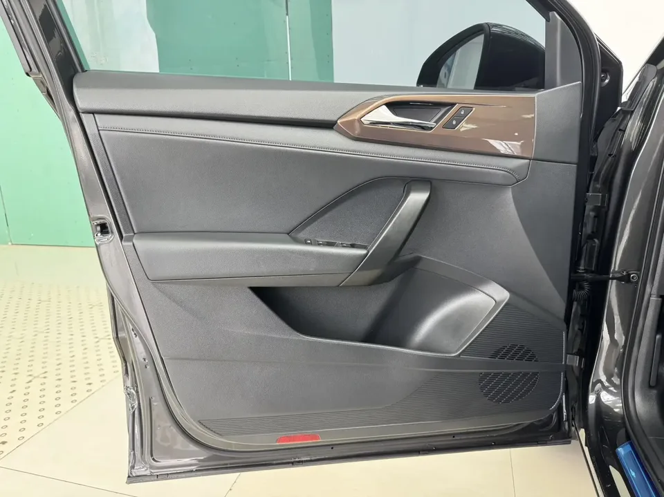 Volkswagen Tharu tuyue 2021 280TSI 2WD Deluxe Edition 2022 — thumbnail 3