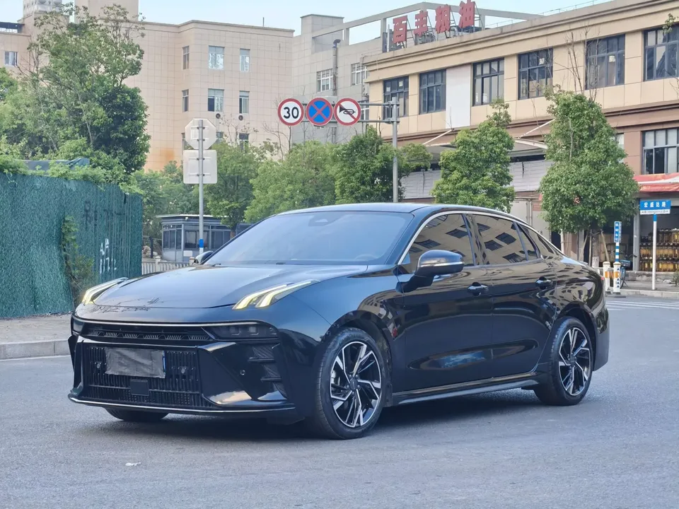 Lynk & Co 03 Lynk & Co 03 2023 1.5TD DCT Jin Pro 2024 — photo 1, buy with delivery to Moscow
