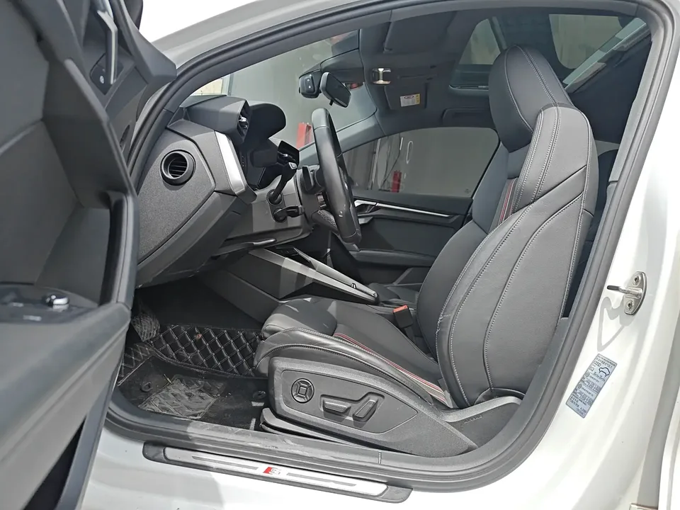 Audi A3 Audi A3 2023 Sportback 35 TFSI Stylish and sporty 2023 — thumbnail 3