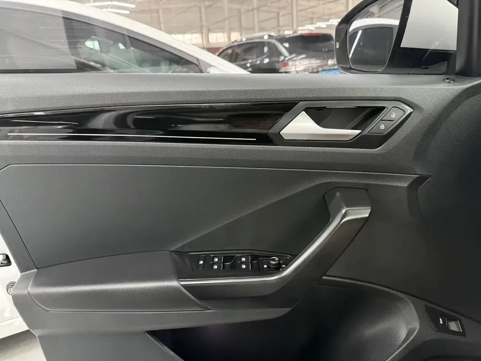 Volkswagen T-Roc TANG 2022 280TSI DSG 2WD Comfort PLUS 2022 — thumbnail 4