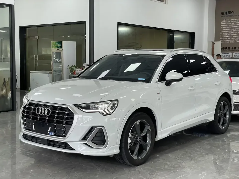 Audi Q3 Audi Q3 2022 35 TFSI Stylish Dynamic 2022 — photo 1, buy with delivery to Moscow