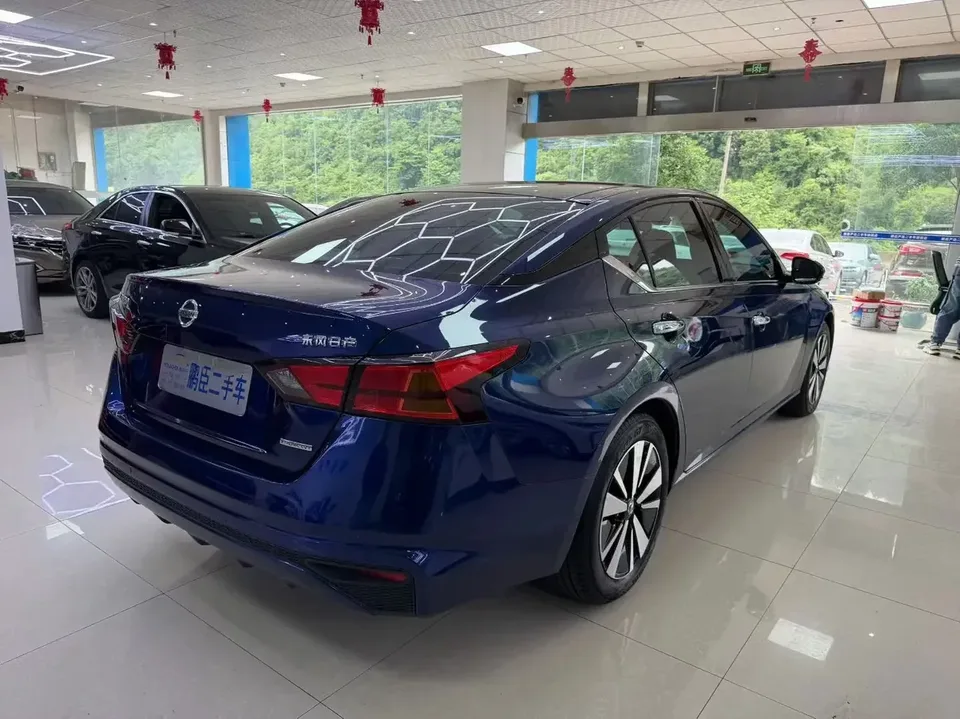 Nissan Altima Sound of nature 2022 2.0L XL-Upr Premium Edition 2022 — thumbnail 2