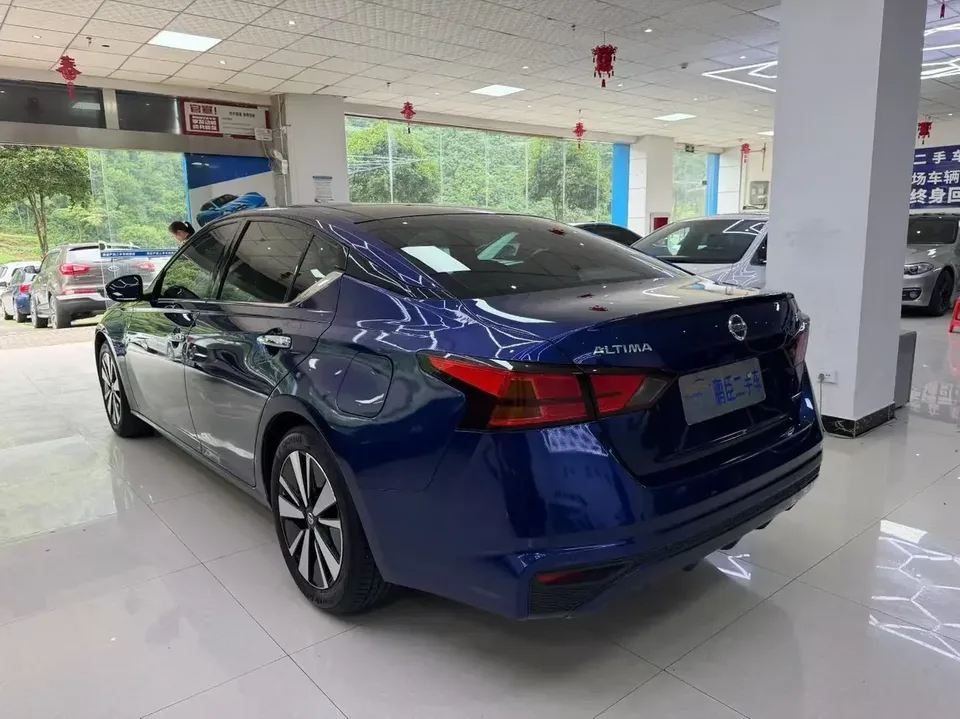 Nissan Altima Sound of nature 2022 2.0L XL-Upr Premium Edition 2022 — thumbnail 4