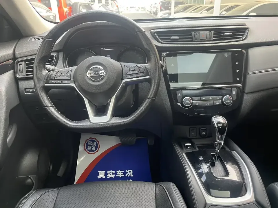 Nissan X-Trail Qijun 2022 2.0L 2WD Smart Link Premium Edition 2024 — thumbnail 3