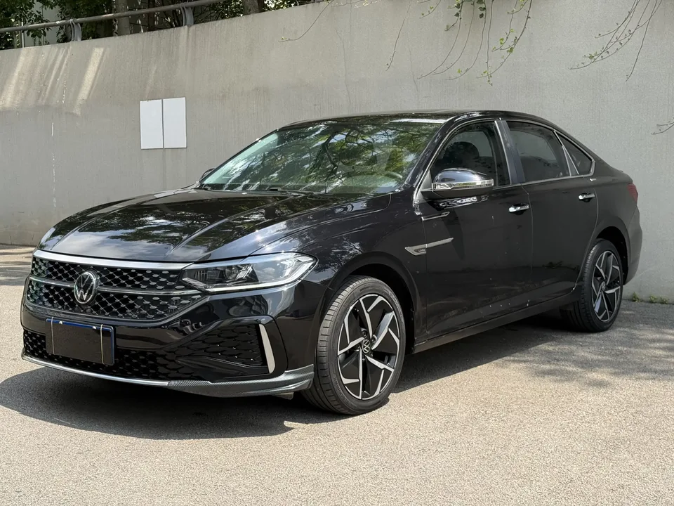 Volkswagen Lavida Lavida 2023 280TSI DSG Starry Sky Edition 2022 — photo 1, buy with delivery to Moscow