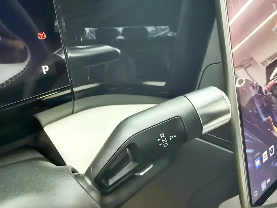 Geely Galaxy L7 Galaxy L7 2024 1.5T DHT 115km PLUS Longteng Edition 2024 — thumbnail 5