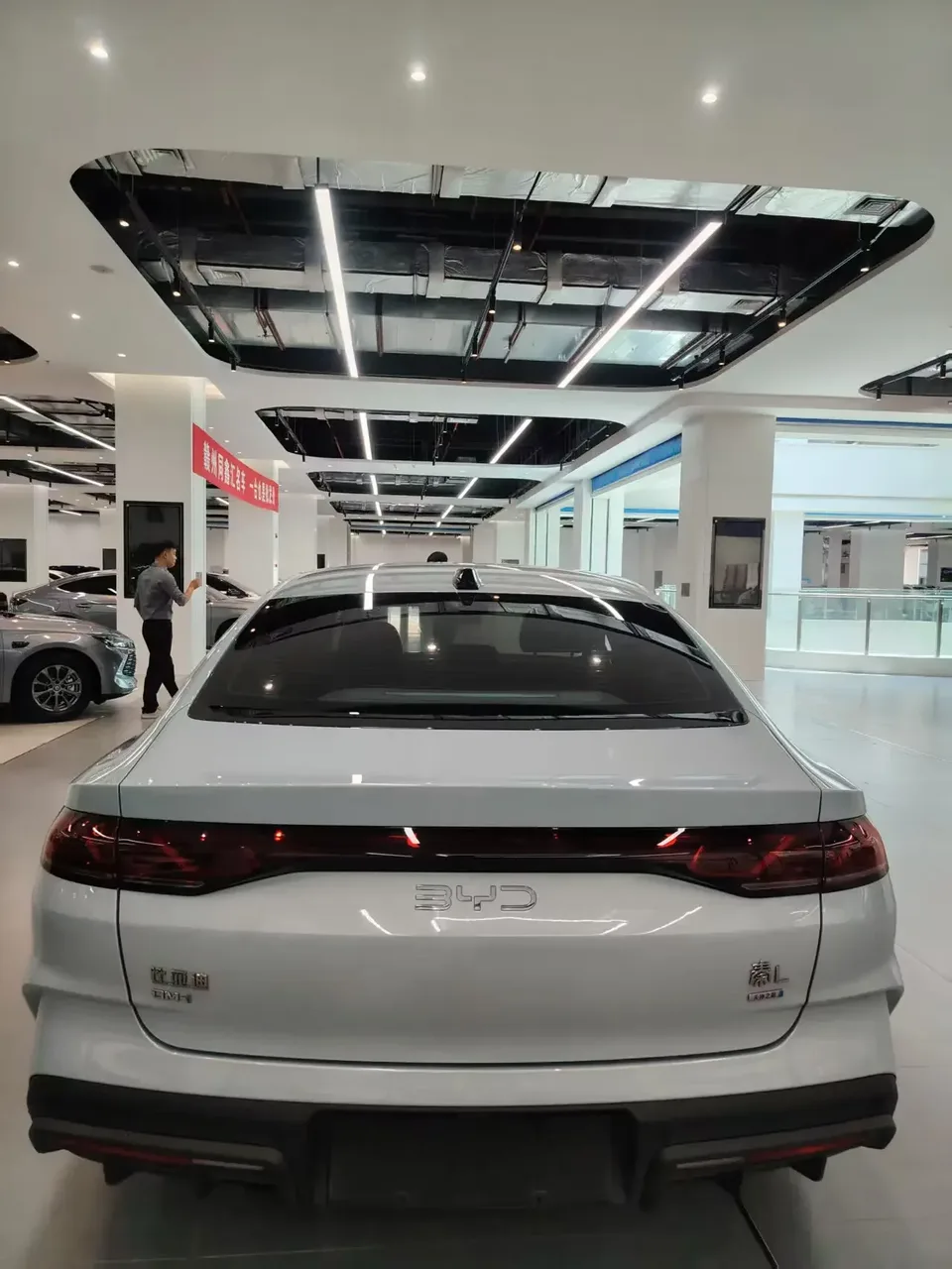BYD Qin L DM Qin L DM 2025 Intelligent Driving Edition DM-i 80KM Leading Edition 2025 — миниатюра 2