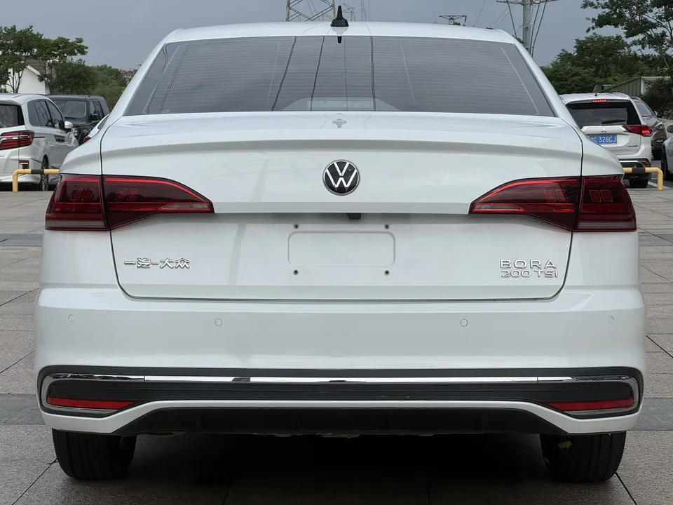 Volkswagen Bora Bora 2023 200TSI DSG Joy Travel PRO Edition 2024 — thumbnail 2