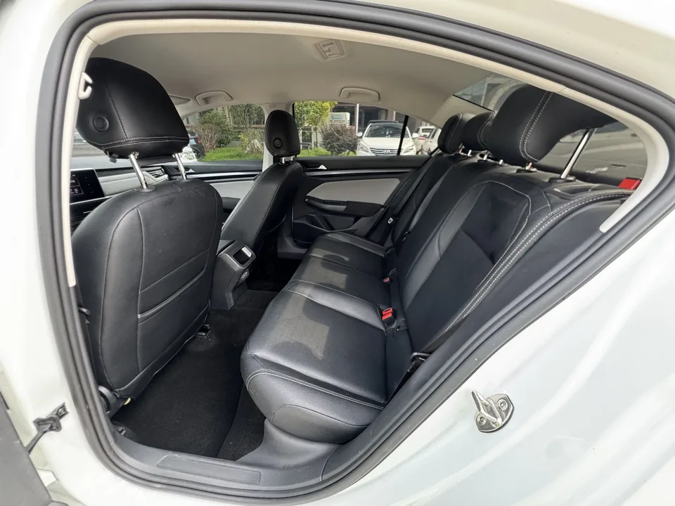 Volkswagen Bora Bora 2023 200TSI DSG Joy Travel PRO Edition 2024 — thumbnail 5
