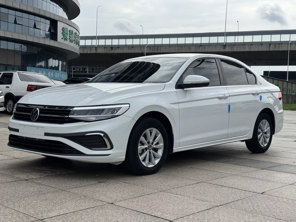 Volkswagen Bora Bora 2023 200TSI DSG Joy Travel PRO Edition 2024 — photo 1, buy with delivery to Moscow
