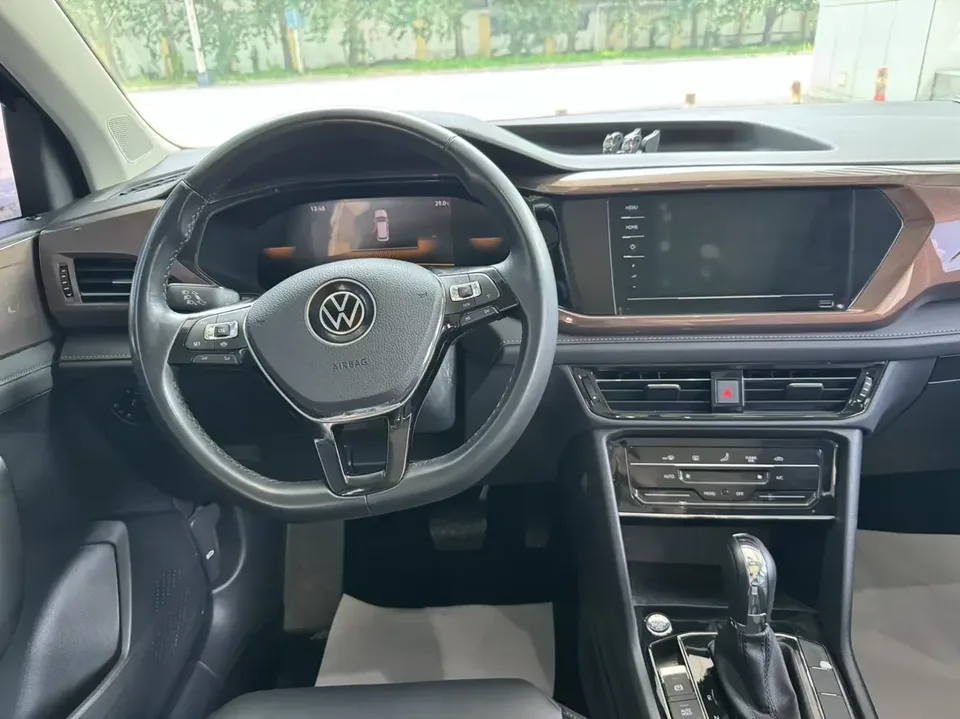 Volkswagen Tharu tuyue 2022 280TSI 2WD Deluxe Edition 2022 — thumbnail 5