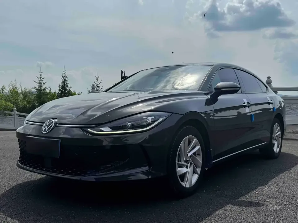 Volkswagen Lamando Lingdu 2022 Lingdu L 280TSI DSG Hot Edition 2022 — photo 1, buy with delivery to Moscow