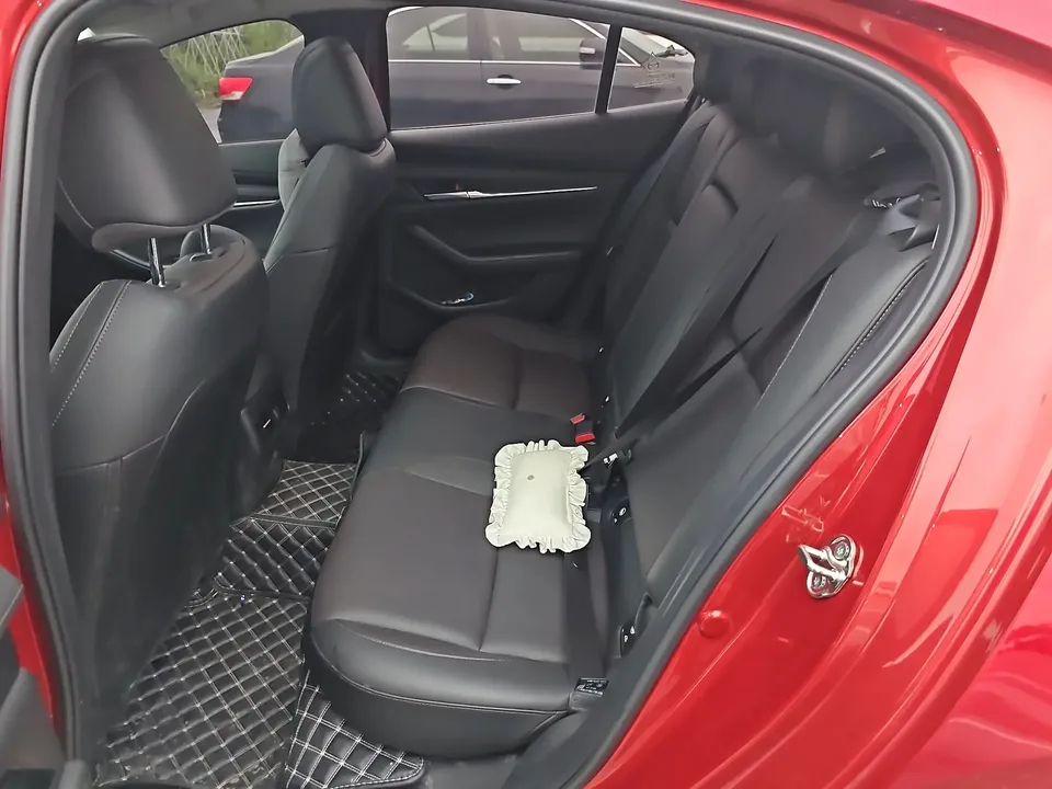 Mazda Axela Mazda3 Angkesela 2023 2.0L Automatic Elegant Edition 2025 — thumbnail 3