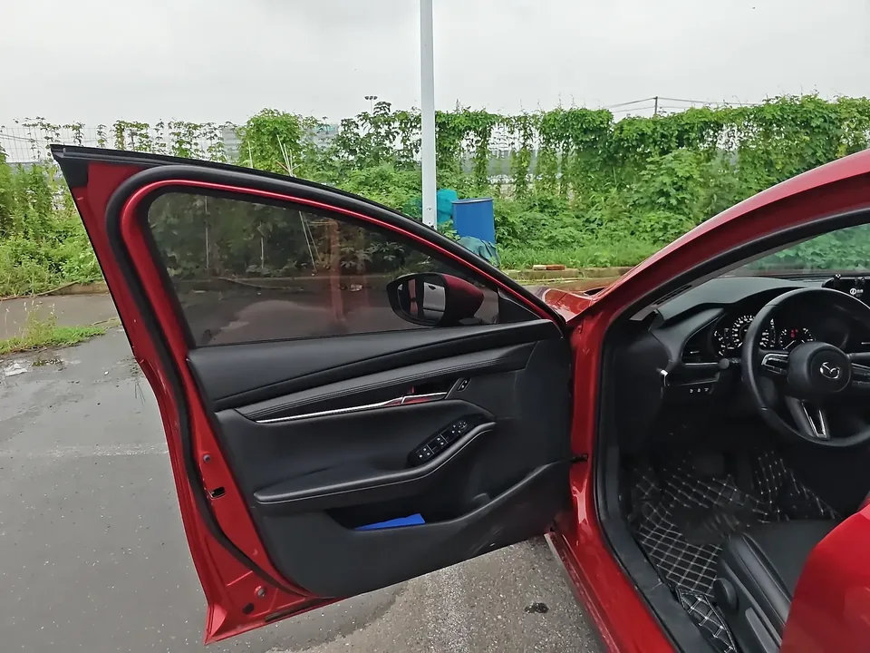 Mazda Axela Mazda3 Angkesela 2023 2.0L Automatic Elegant Edition 2025 — thumbnail 5
