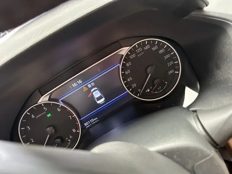 Nissan Altima Sound of nature 2024 2.0L SV Black Gold Edition 2024 — thumbnail 3