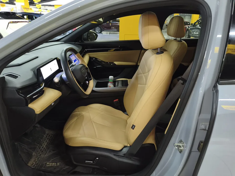 Geely Galaxy L6 Galaxy L6 2023 1.5T DHT 125km PLUS 2024 — thumbnail 3