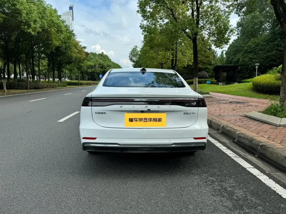 Geely Galaxy A7 EM Galaxy A7 EM 2025 150km Premium Edition 2025 — миниатюра 2
