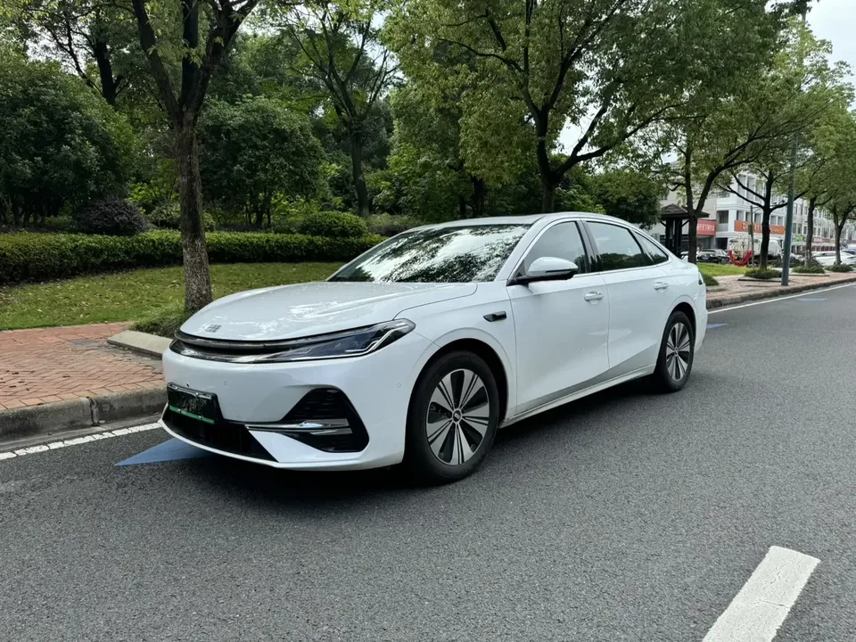 Geely Galaxy A7 EM Galaxy A7 EM 2025 150km Premium Edition 2025 — фото 1, купить с доставкой в Москву