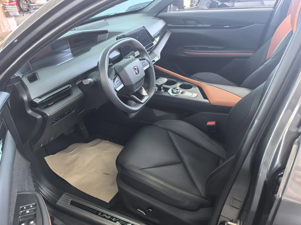Changan UNI-V Changan UNI-V 2022 1.5T Premium 2023 — миниатюра 3