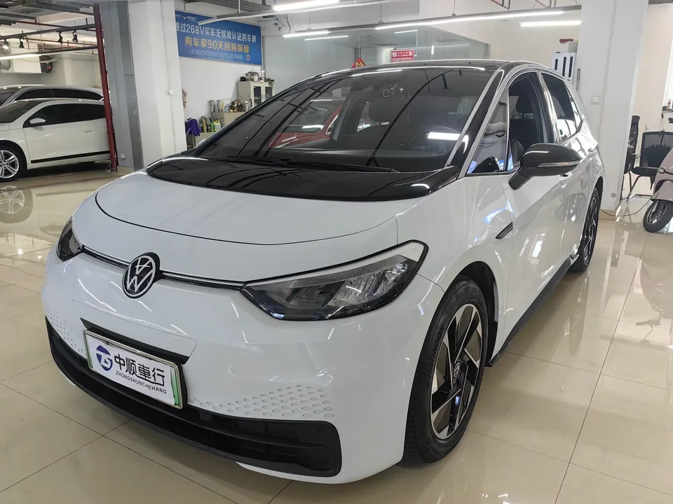 Volkswagen ID.3 Volkswagen ID.3 2023 Upgraded Pure Smart Edition 2024 — фото 1, купить с доставкой в Москву