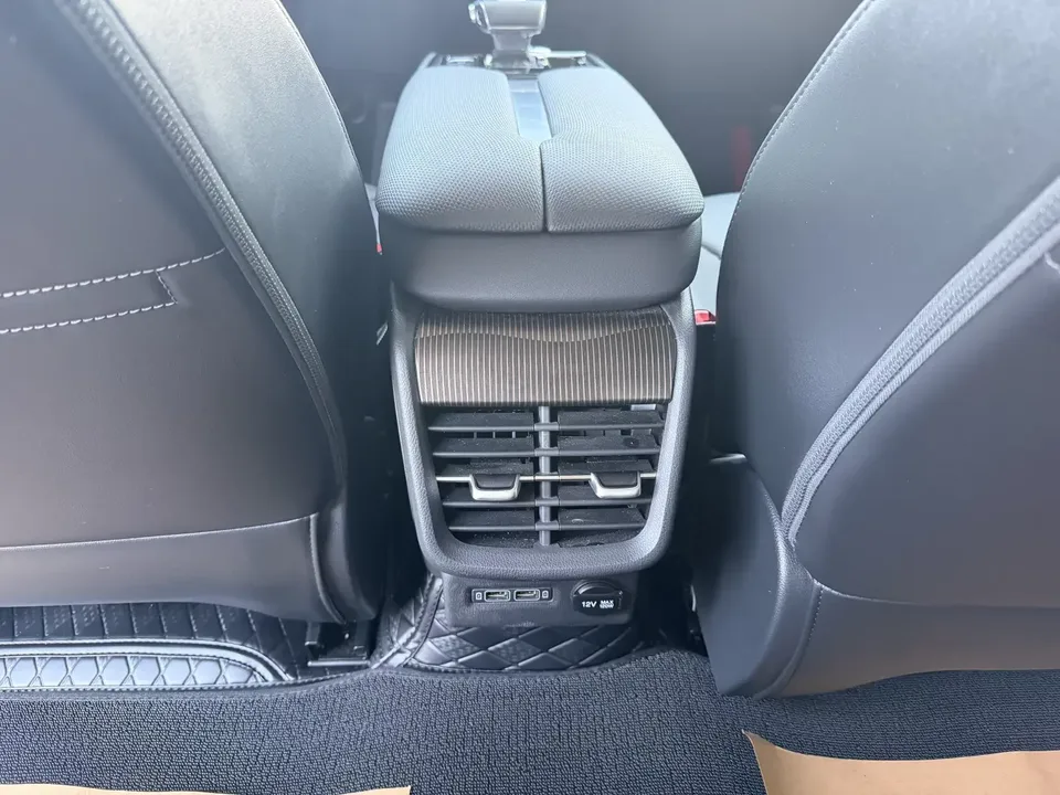 Hongqi E-QM5 Hongqi E-QM5 2023 Basic travel version 2024 — thumbnail 3