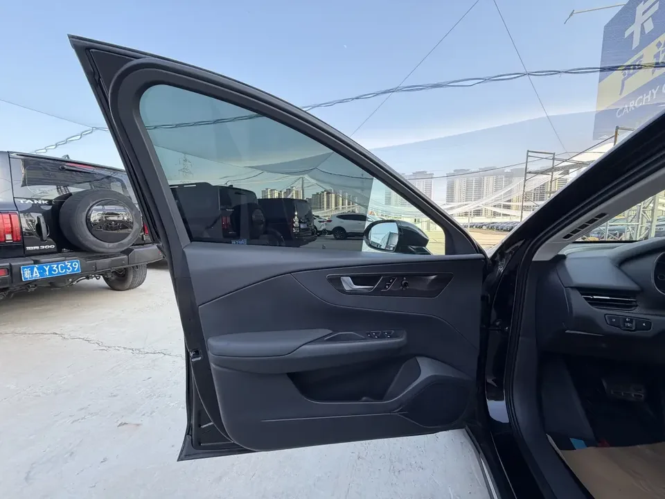 Hongqi E-QM5 Hongqi E-QM5 2023 Basic travel version 2024 — thumbnail 5