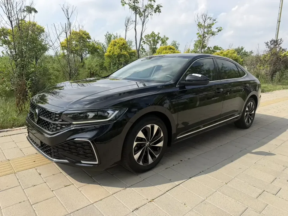 Volkswagen Passat Passat 2023 Modified 280TSI Starry Sky Elite Edition 2023 — photo 1, buy with delivery to Moscow