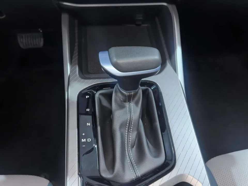 Geely Emgrand emgrand 2023 4th Generation Champion Edition 1.5L CVT Luxury 2023 — thumbnail 4