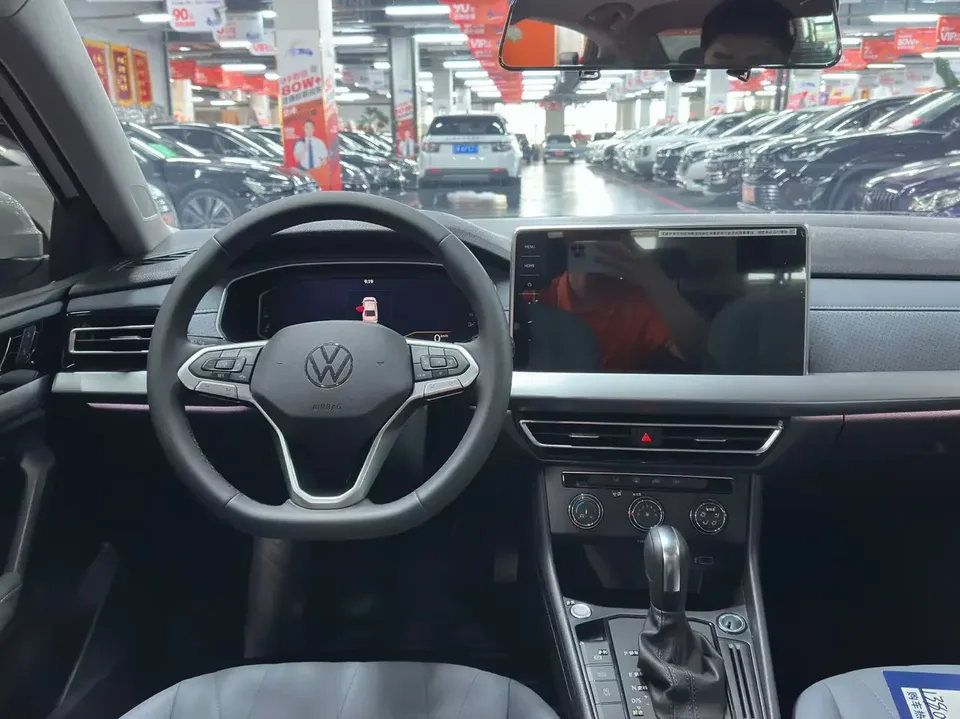 Volkswagen Lavida Lavida 2024 1.5L Automatic Starry Sky 5 Million Edition 2025 — thumbnail 3