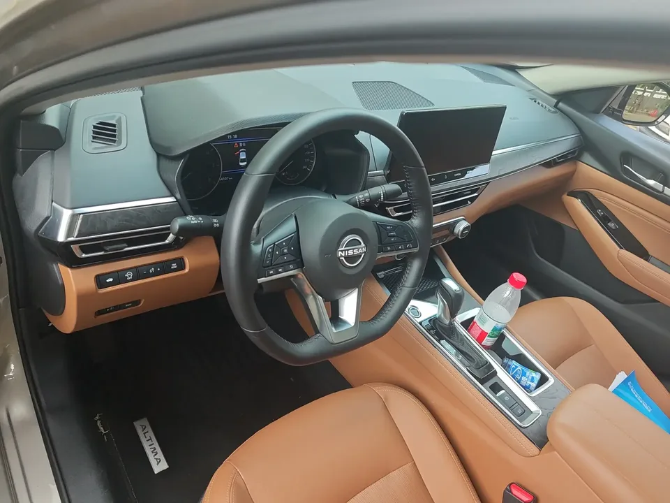 Nissan Altima Sound of nature 2022 2.0L XL-TLS Enjoy Edition 2023 — thumbnail 4