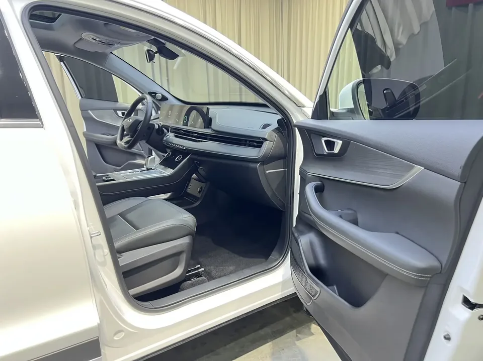 Chery Tiggo 7 Plus Tiggo 7 PLUS 2022 1.5T CVT Royal Yellow Limited Edition Premium 2022 — thumbnail 4