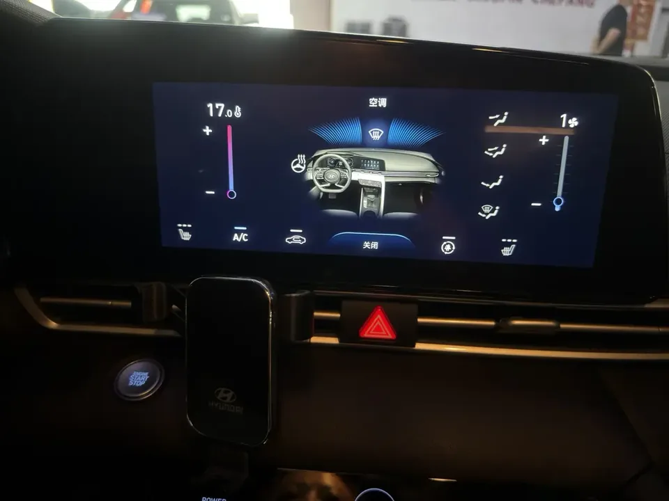 Hyundai Elantra Elantra 2022 1.5L CVT LUX Premium Edition 2022 — thumbnail 3