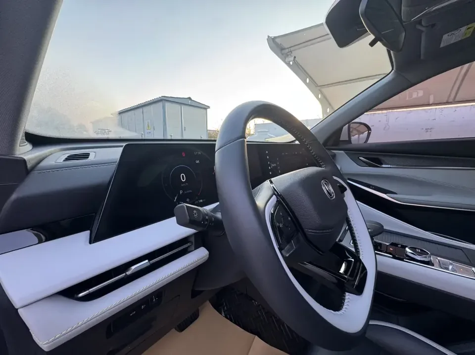 Changan CS75PLUS Changan CS75 PLUS 2023 The third generation 1.5T automatic premium model 2023 — thumbnail 5