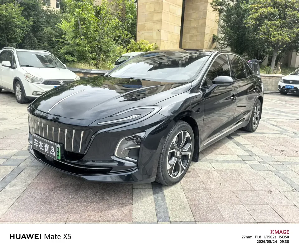 Hongqi E-QM5 Hongqi E-QM5 2024 450km travel version 100kW 2024 — photo 1, buy with delivery to Moscow