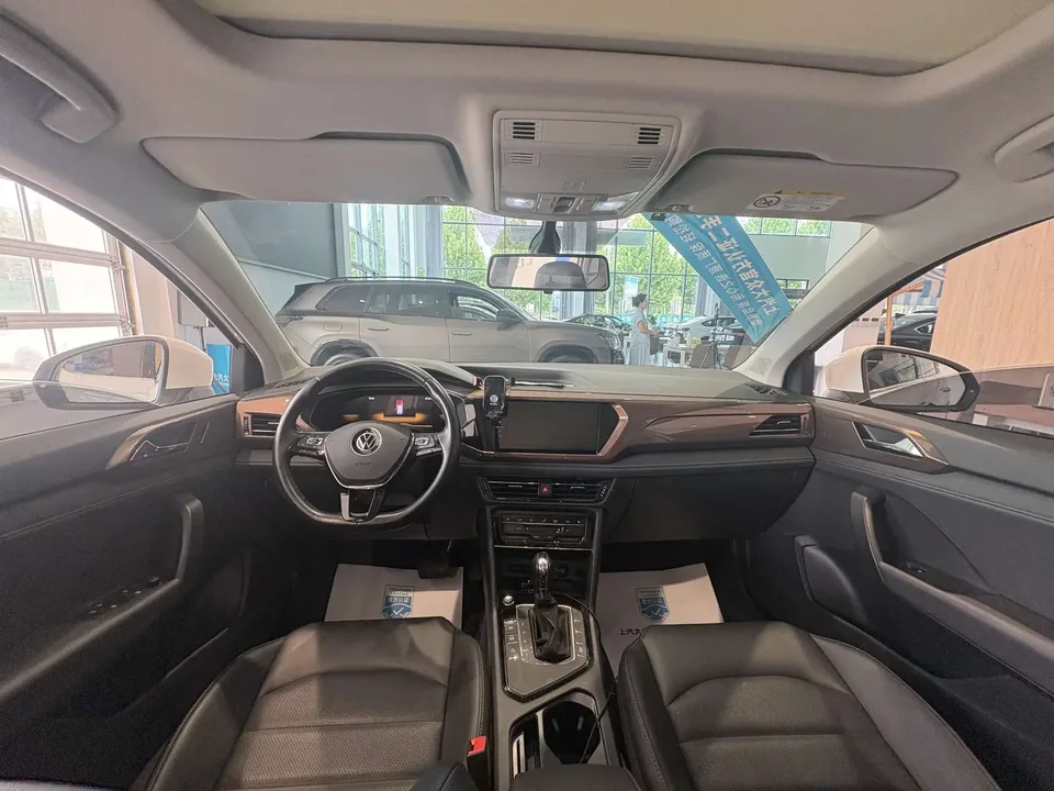 Volkswagen Tharu tuyue 2022 280TSI 2WD Deluxe Edition 2022 — thumbnail 3