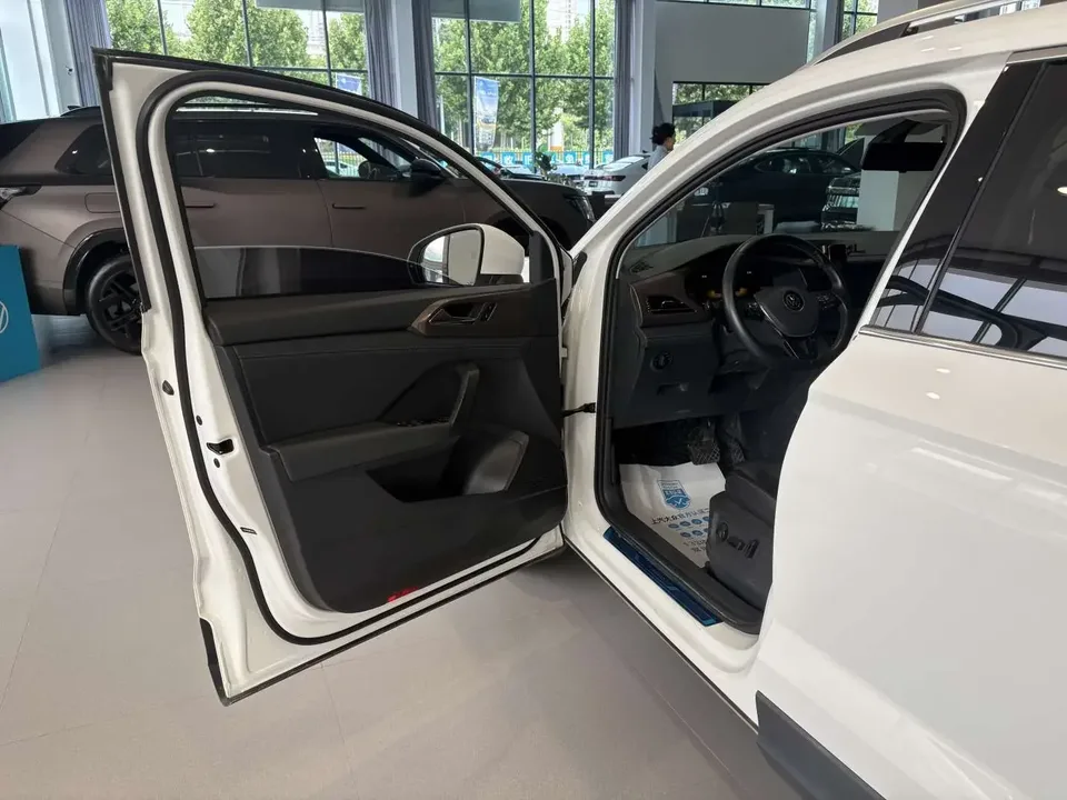 Volkswagen Tharu tuyue 2022 280TSI 2WD Deluxe Edition 2022 — thumbnail 5