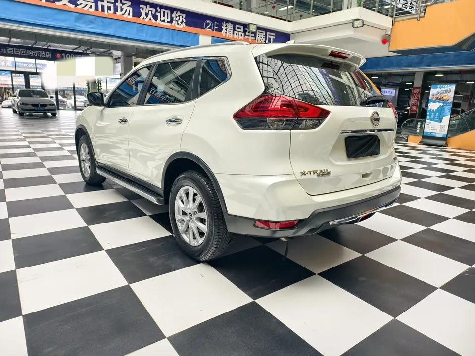 Nissan X-Trail Qijun 2022 2.0L 2WD Smart Link Premium Edition 2023 — thumbnail 2