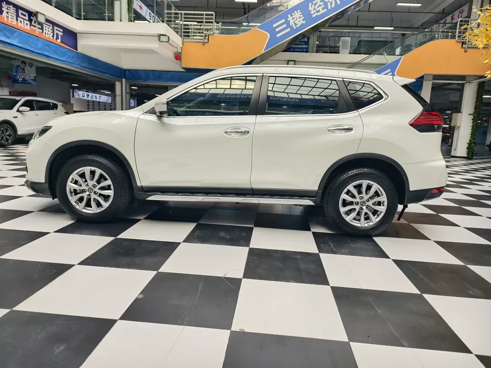 Nissan X-Trail Qijun 2022 2.0L 2WD Smart Link Premium Edition 2023 — thumbnail 4