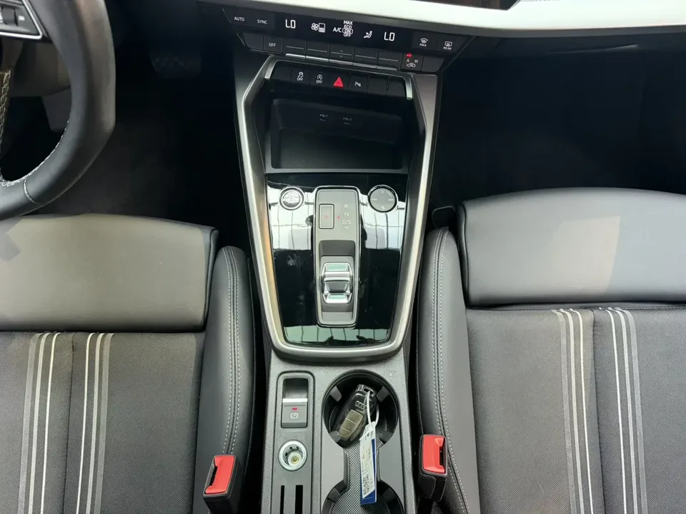 Audi A3 Audi A3 2023 Sportback 35 TFSI Stylish and sporty 2023 — thumbnail 3