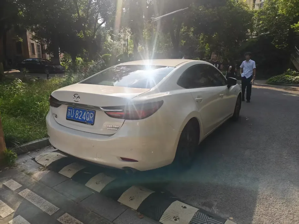 Mazda Atenza Atez 2021 2.0L Blue Sky Deluxe Edition 2023 — thumbnail 4
