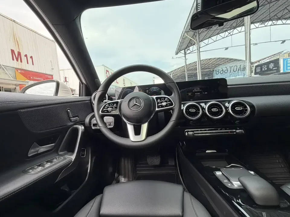 Mercedes-Benz Klasa A Mercedes Benz A Class 2022 A 180 L sports sedan facelift 2022 — thumbnail 4