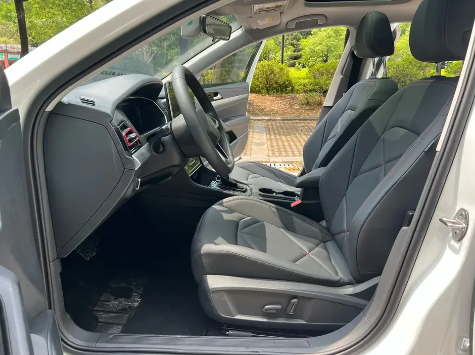 Volkswagen Lavida Lavida 2024 300TSI DSG Starry Sky Leading Edition 2025 — миниатюра 5