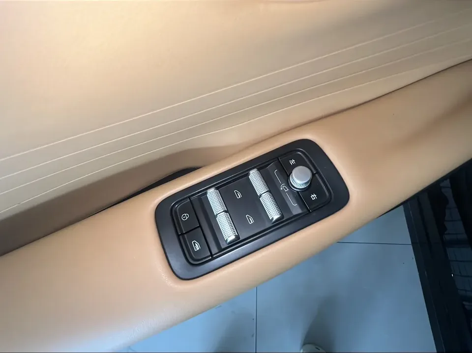 Geely Galaxy Starship 7 EM-i Galaxy Starship 7 EM-i 2025 55KM Departure Edition 2025 — thumbnail 5