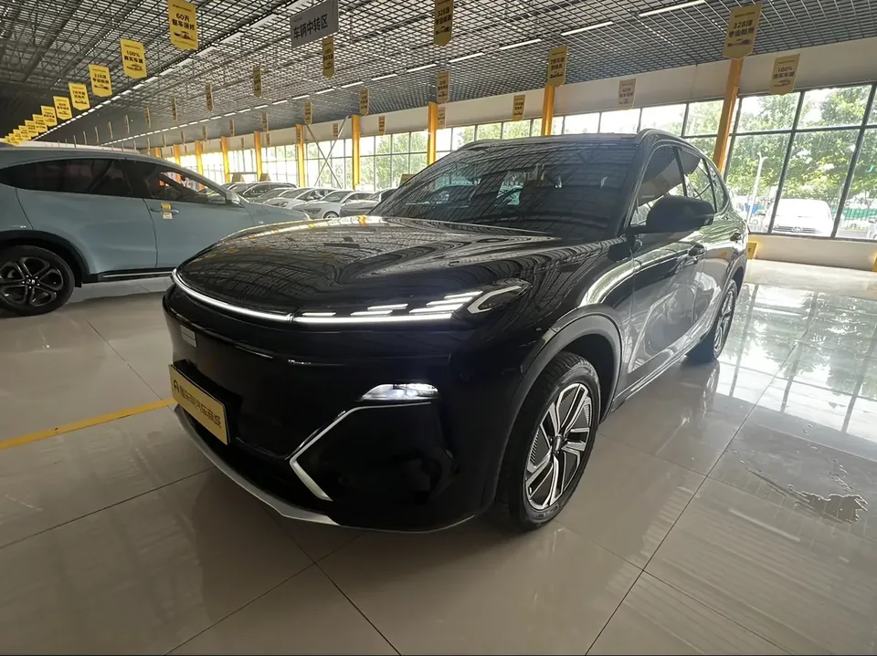 Geely Galaxy Starship 7 EM-i Galaxy Starship 7 EM-i 2025 55KM Departure Edition 2025 — photo 1, buy with delivery to Moscow
