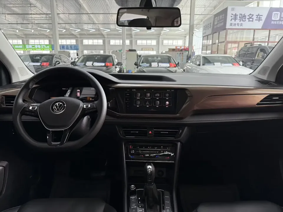Volkswagen Tharu tuyue 2022 280TSI 2WD Deluxe Edition 2023 — thumbnail 4