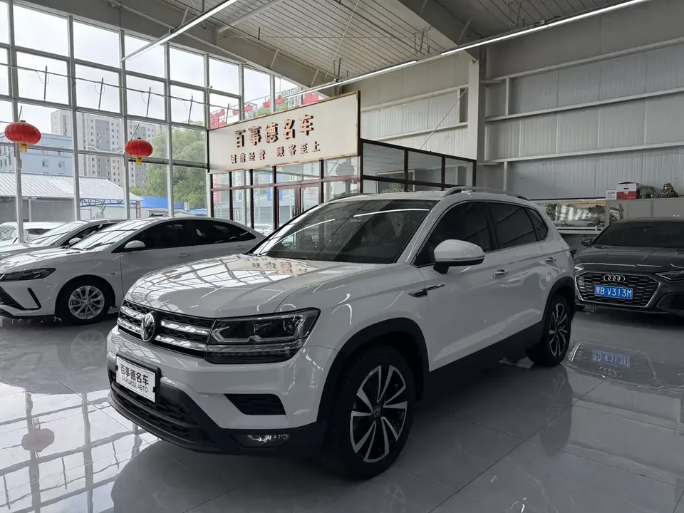 Volkswagen Tharu tuyue 2022 280TSI 2WD Deluxe Edition 2023 — photo 1, buy with delivery to Moscow