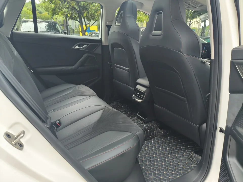 Roewe D5X DMH Roewe D5X DMH 2024 135 Ultimate 2024 — thumbnail 4
