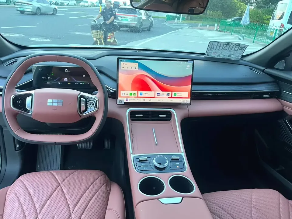 Geely Galaxy L6 Galaxy L6 2025 1.5 EM-i DHT 140KM Exploration+ Edition 2025 — thumbnail 3