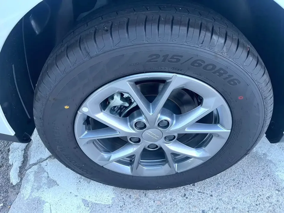 Geely Galaxy L6 Galaxy L6 2025 1.5 EM-i DHT 140KM Exploration+ Edition 2025 — thumbnail 5
