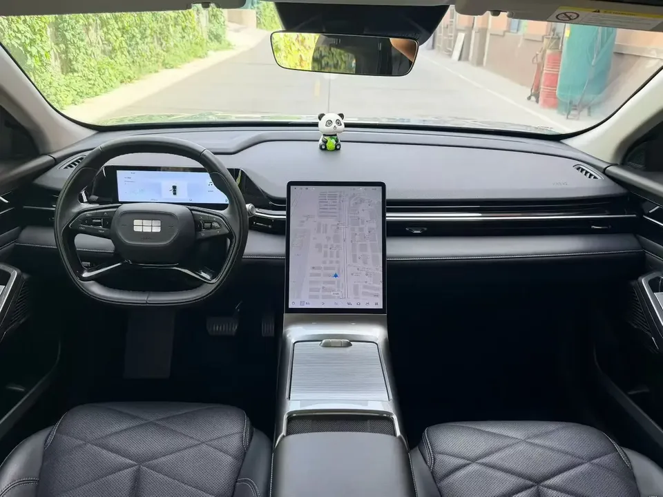 Geely Galaxy L6 Galaxy L6 2024 Longteng version 1.5T DHT 125km PLUS 2024 — thumbnail 3